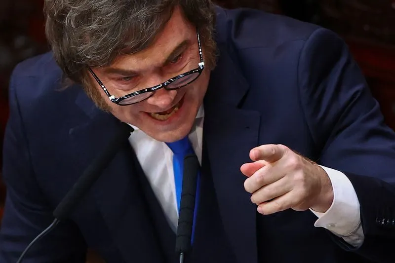 Governo de Javier Milei classifica mandado contra Eduardo Bolsonaro como oportunismo